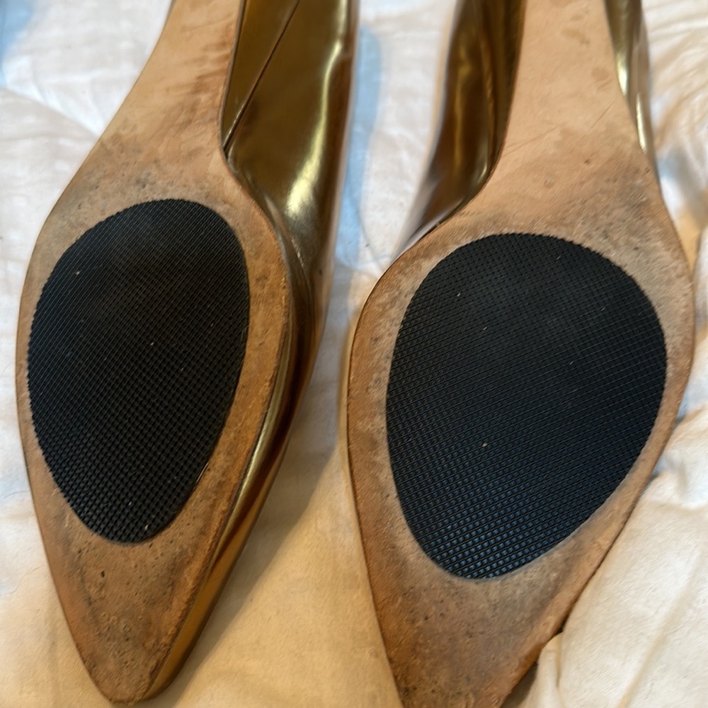 Stuart Weitzman Metallic Gold Pointy Toe Flats. I… - image 5